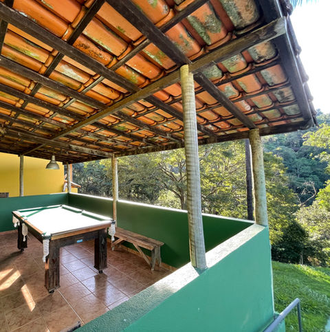 área de sinuca da pousada recanto do chalé com vista
