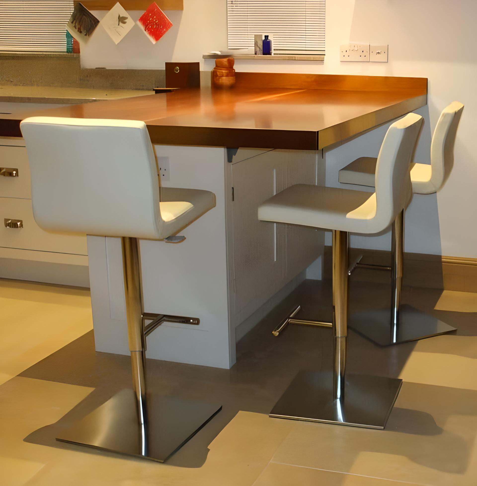 Quadra 2 Adjustable Bar Stool
