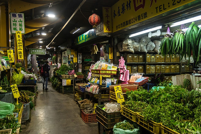 taiwan-taipei-wanhua-herb-alley-1-900x600