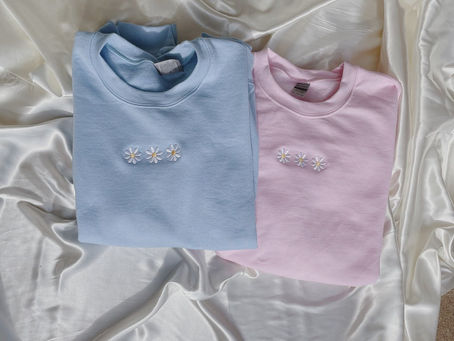 Embroidered Daisy Sweatshirt L Minimalist Crewneck