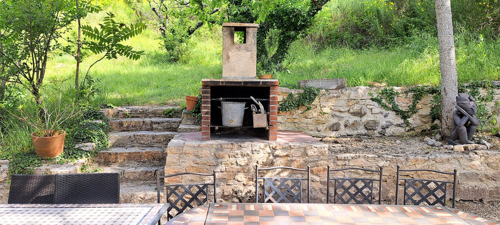 barbecue et mobilier extérieur de la maison de vacances en Provence