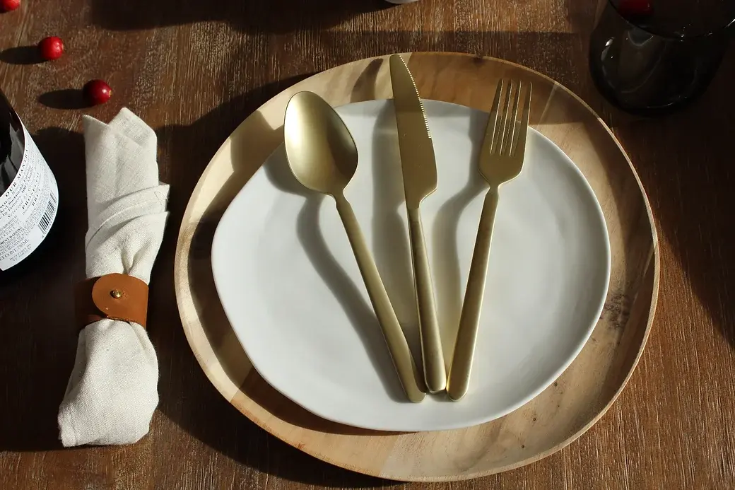non toxic gold silverware