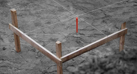 Ławy drutowe przy budowie domu – kompletny poradnik montażu krok po kroku