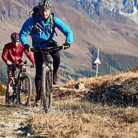 Andare in mountain bike