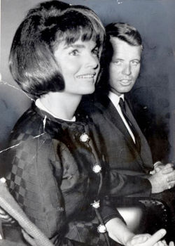 Jacqueline e Robert Kennedy.jpg