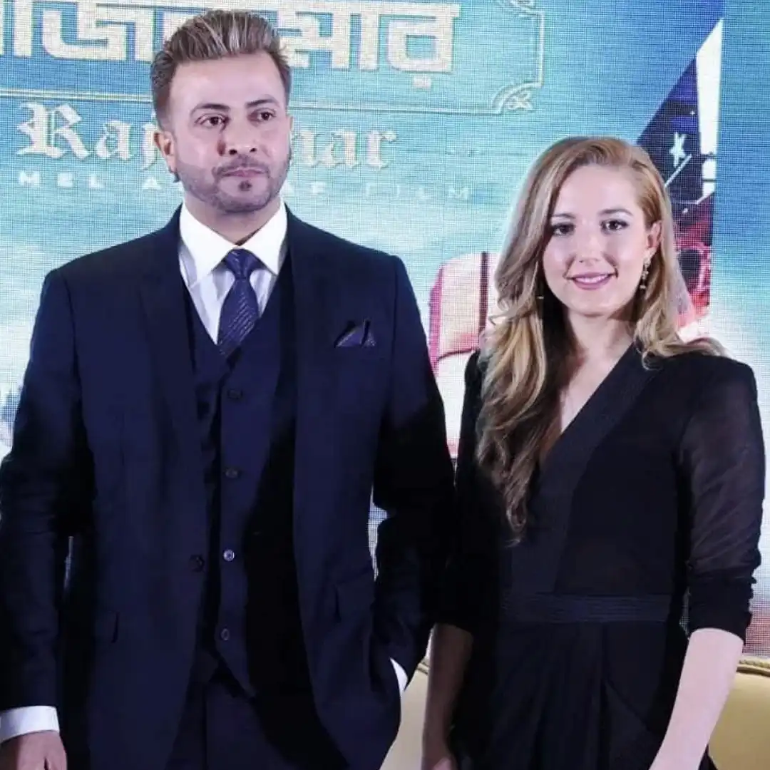 Courtney Coffey Learns Bangla for Shakib's “Rajkumar”
