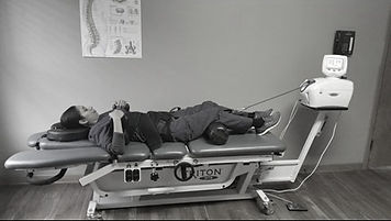 Decompression table, chiropractor