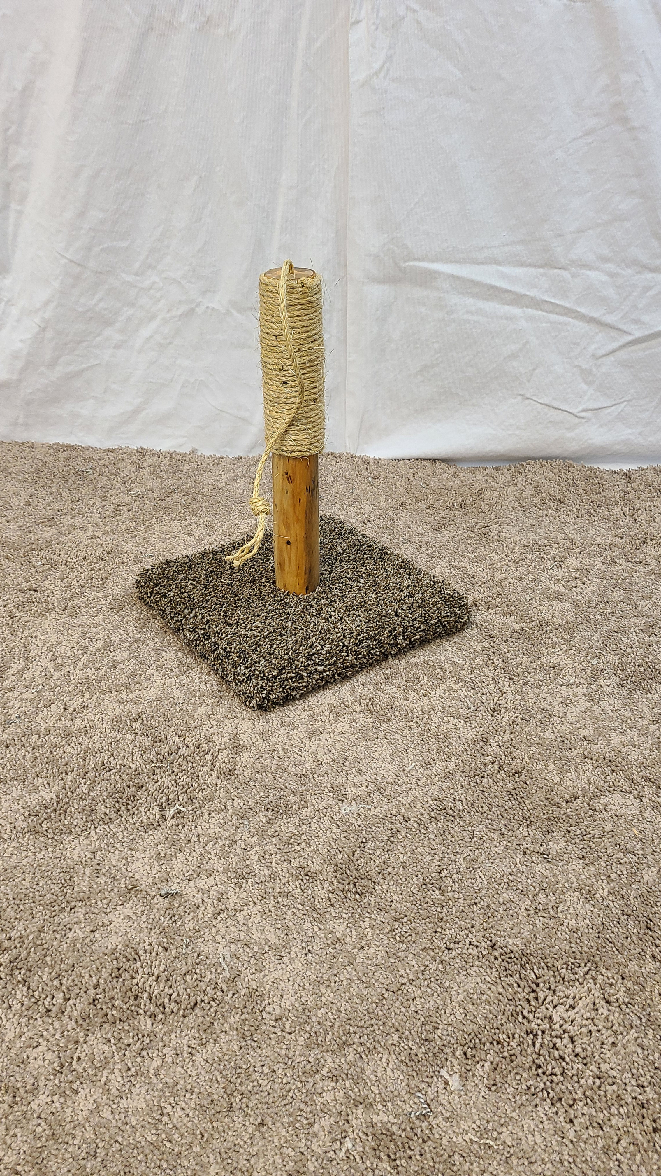 Scratch Post w/ Sisal (Item#: Sp20s)