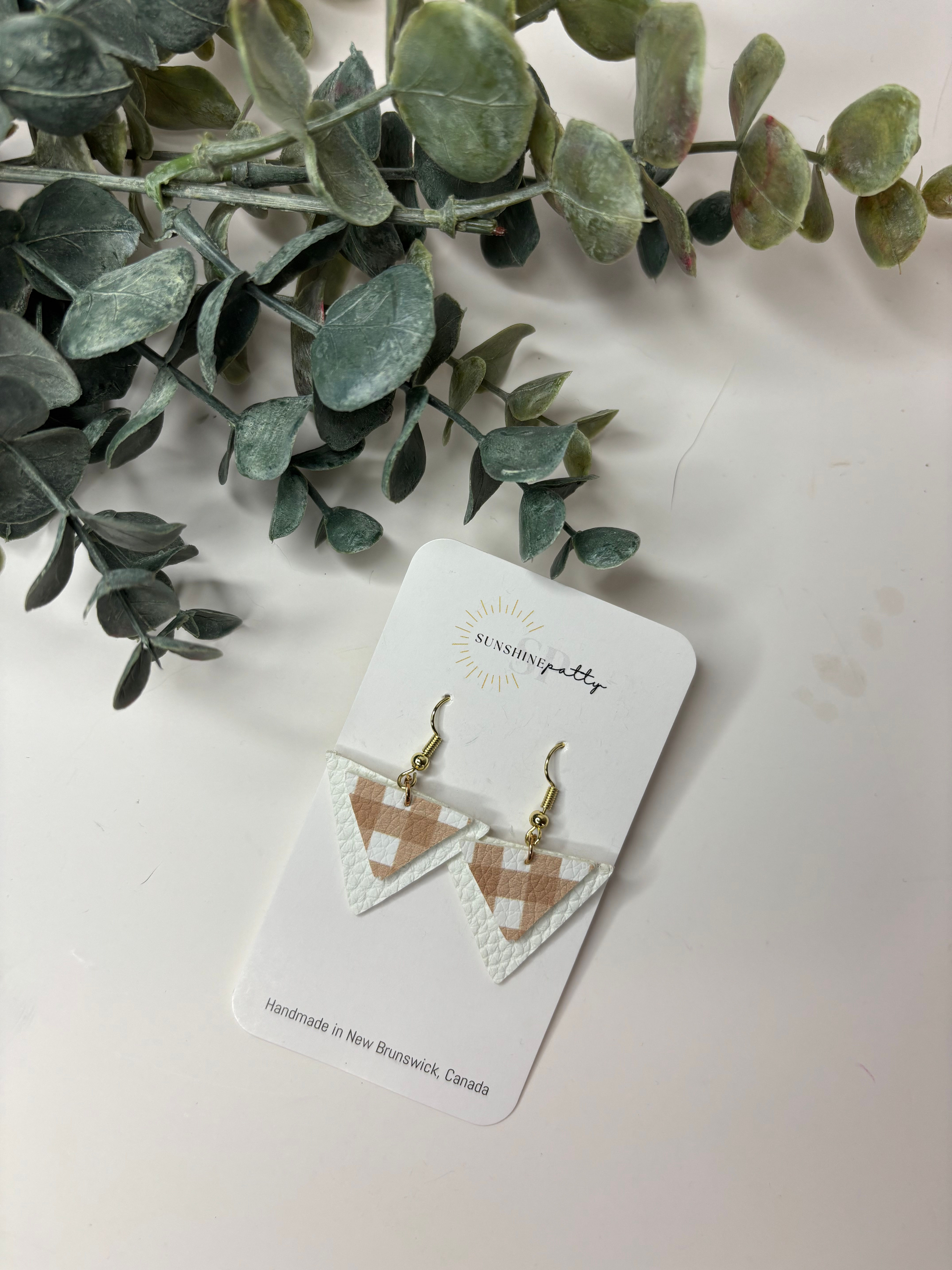 Double Triangle Dangle | Beige & White Plaid