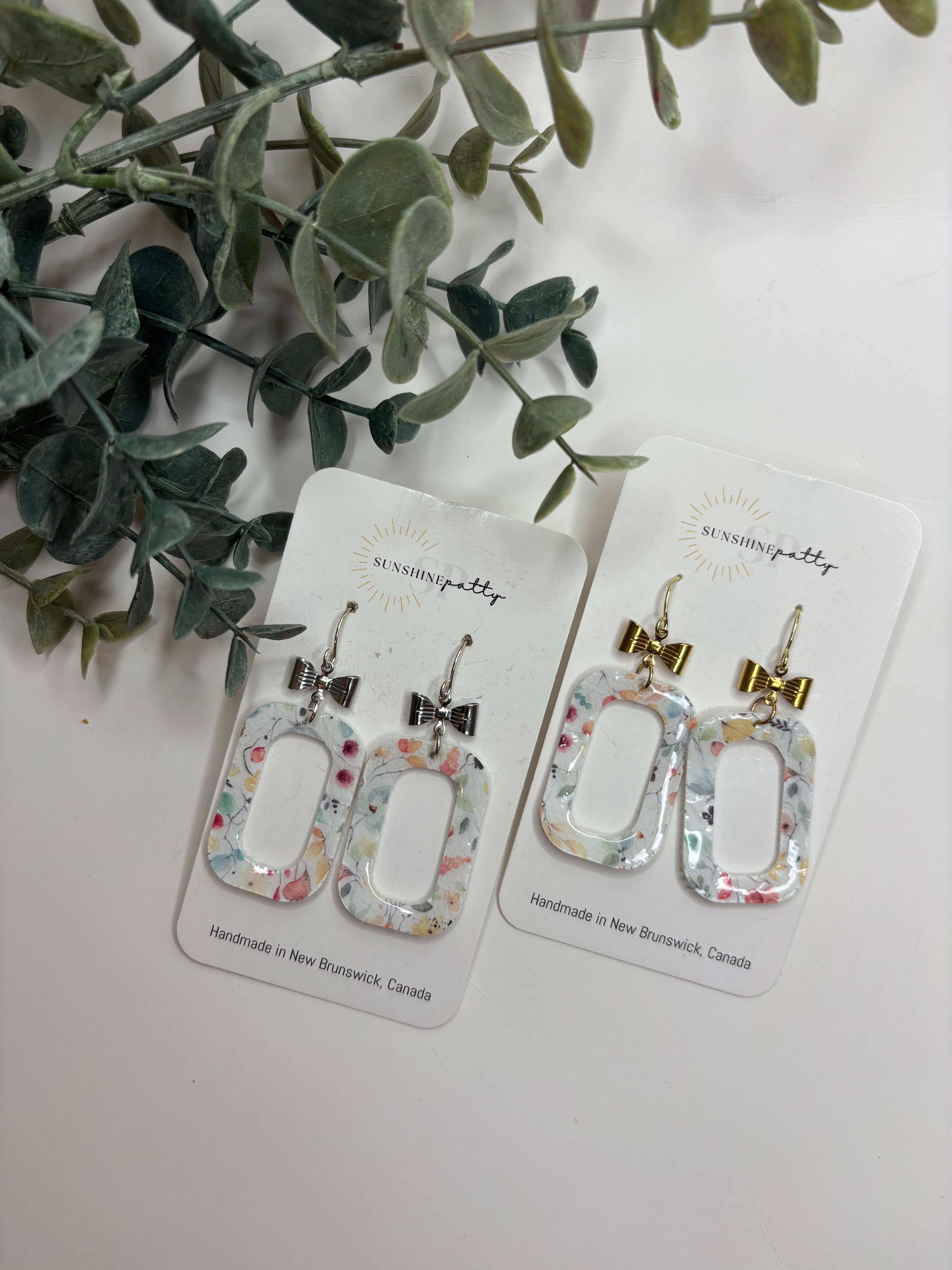 Eve | with bow charm and resin gloss
