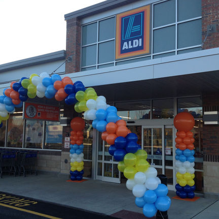 Balloon arch and balloon columns