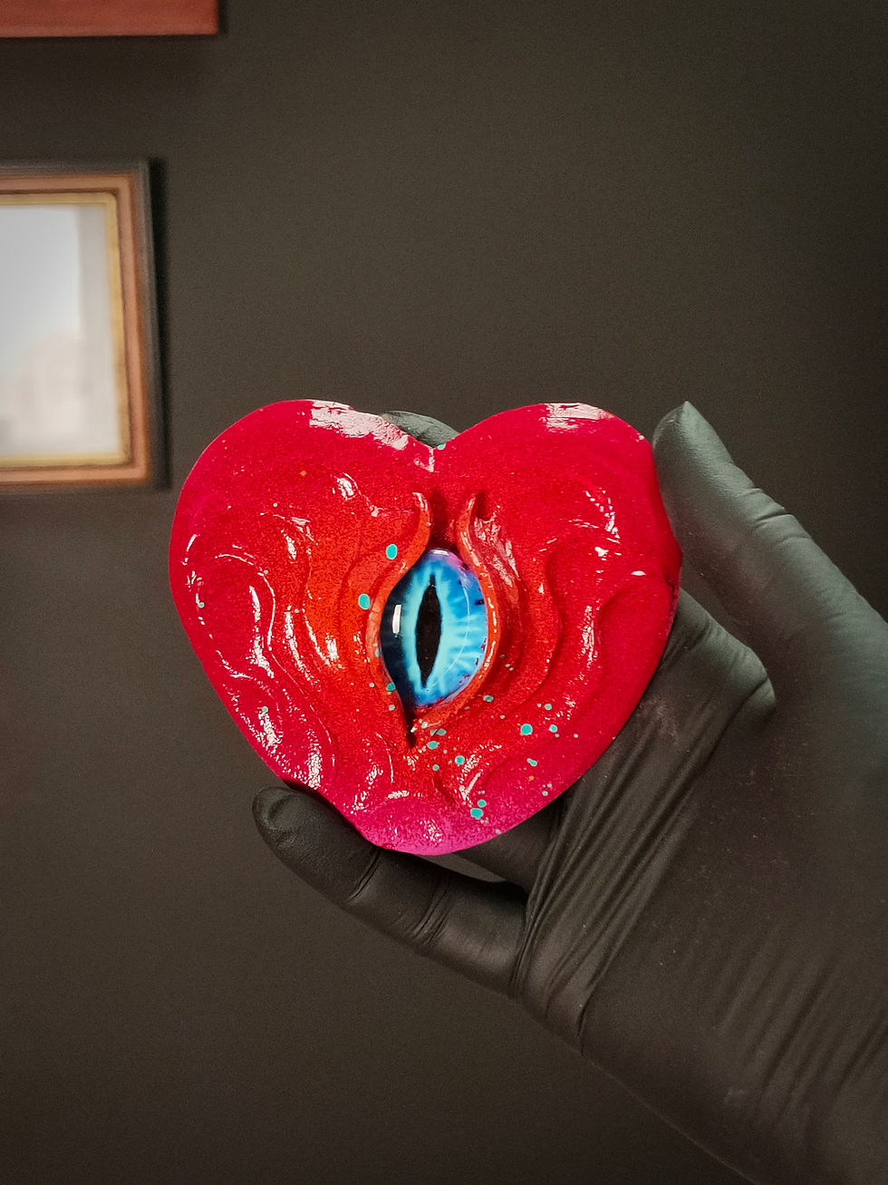 Red variant of mini heart vision sculpture
