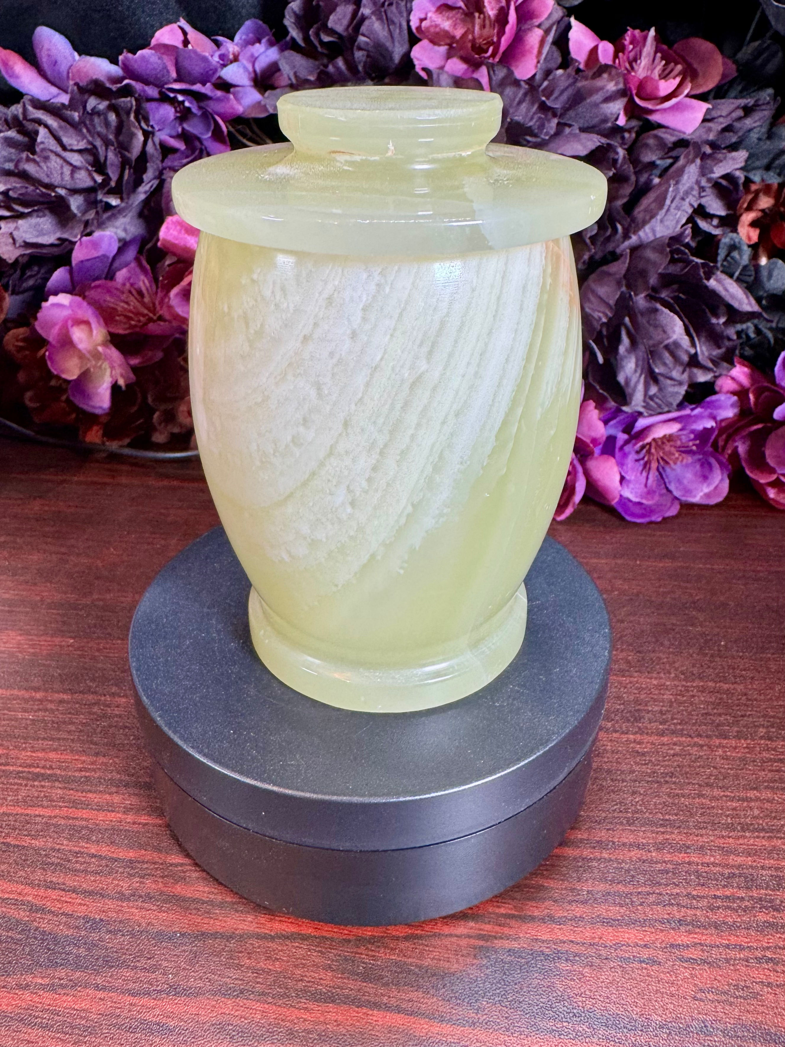 Onyx Jar with removable lid. 