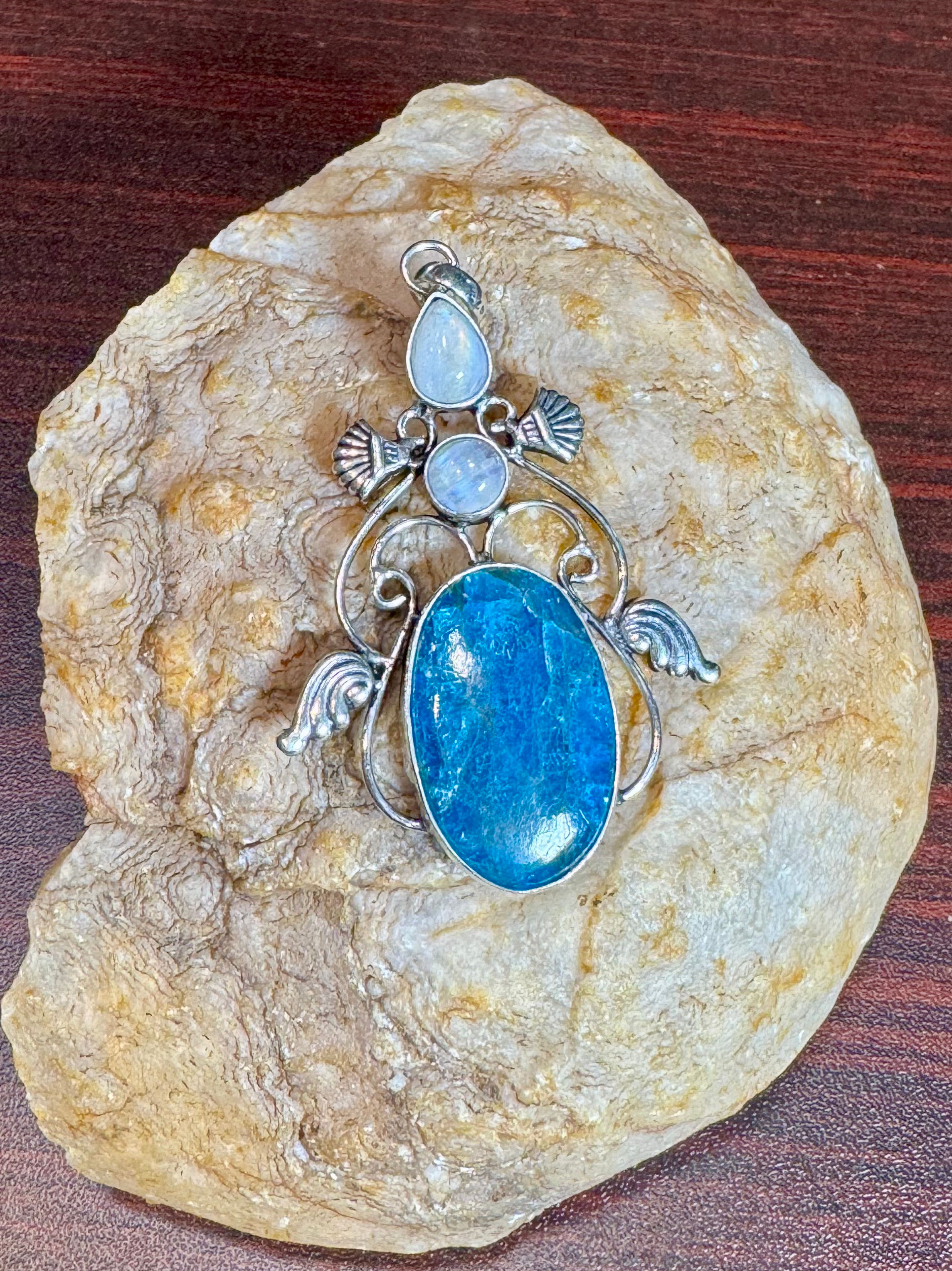 🌊 Ocean’s Song Pendant