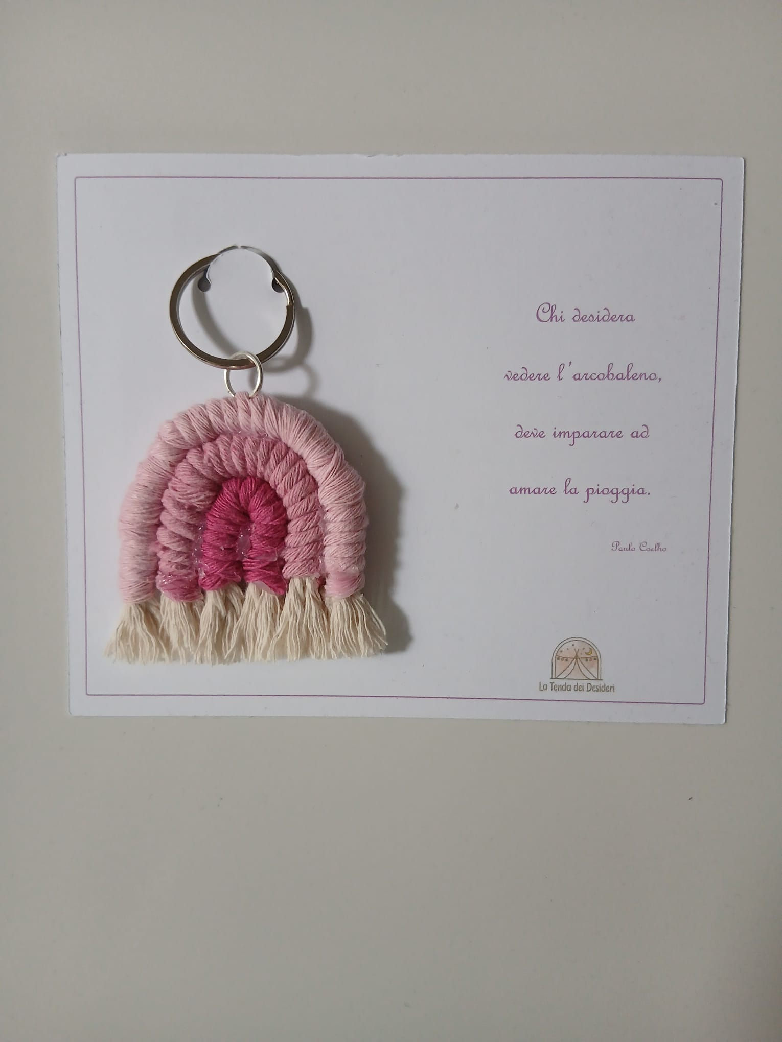 Portachiavi a forma di arcobaleno per un ricercata ed utile bomboniera da regalare per nascita, battesimo, baby shower, comun