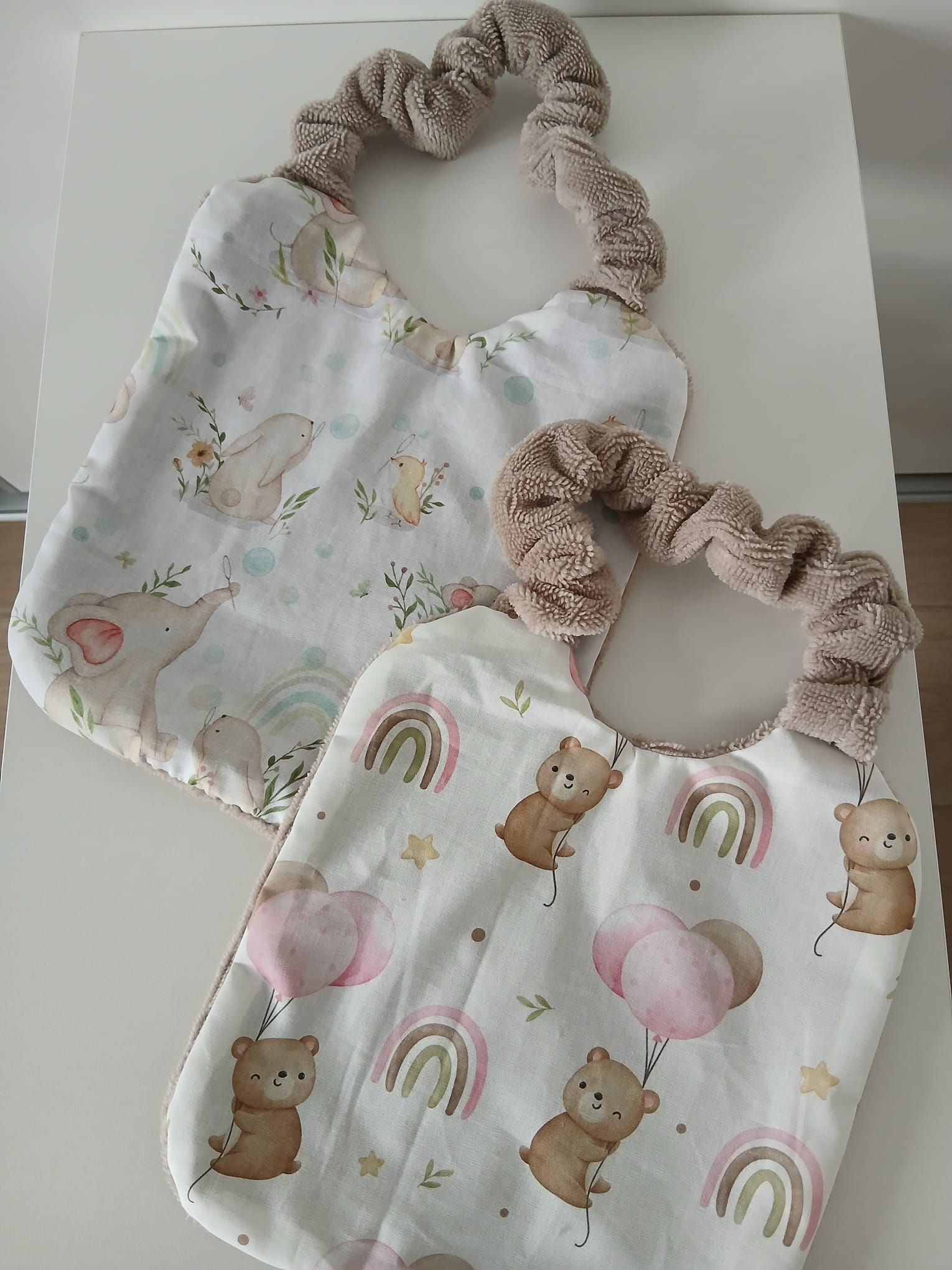 bavaglino per bambini realizzato a mano, in cotone e spugna di bambù. Fantasie a scelta