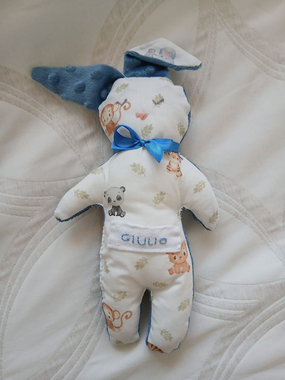 peluche e doudou coniglietto in tessuto di cotone realizzato a mano con ricamo del nome