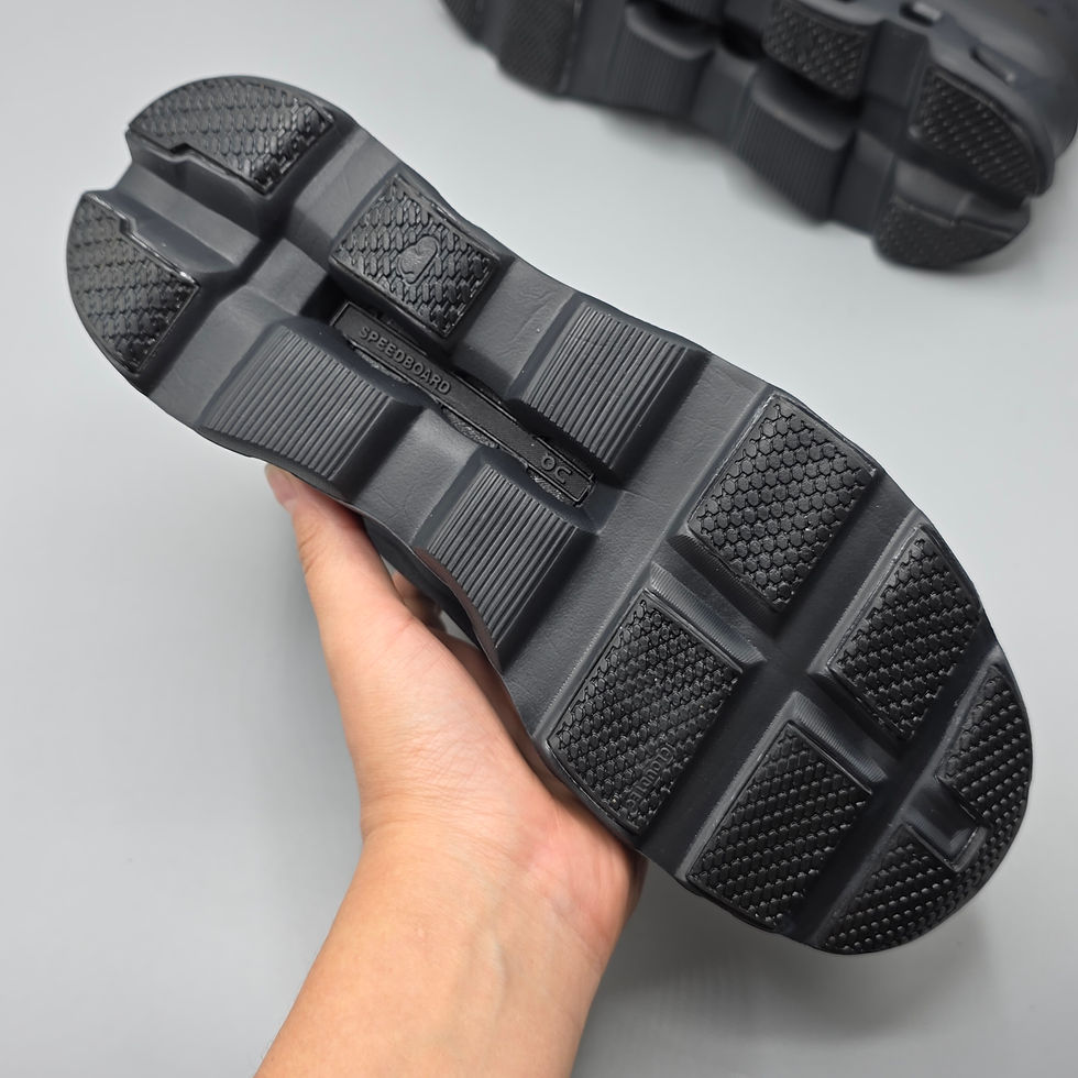 Miniatura: ON CLOUD MONSTER ALL BLACK
