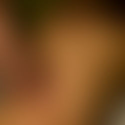 Aromaterapi uygulamaları, fiziksel, duygusal ve zihinsel sağlığı iyileştiren sayısız avantaj sunar. Stresten kurtulma ve uyku kalitesinde iyileşmeden etkili ağrı yönetimine ve daha güçlü bir bağışıklık sistemine kadar faydaları açıktır. Aromaterapiyi günlük rutininize dahil ederek, hem bedeninizi hem de zihninizi besleyen bütünsel bir sağlık yaklaşımı benimseyebilirsiniz.