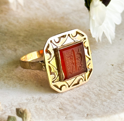 Vintage Arabic Carnelian Signet Ring in 14k Yellow Gold | Antique Jewelry