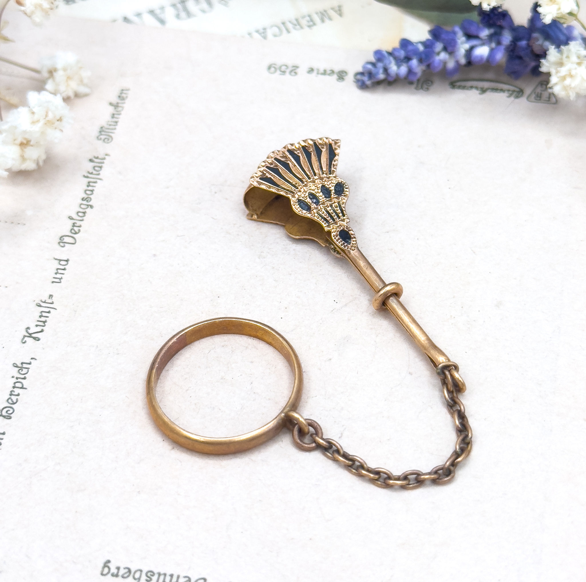 Antique Handkerchief Holder Ring in 14K Gold