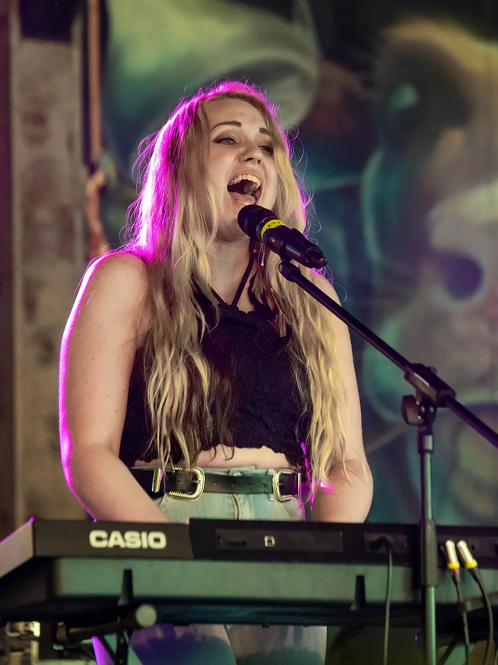 LIVE REVIEW: BUCKLE & BOOTS 2023: THE MAIN STAGE - EMILIA QUINN
