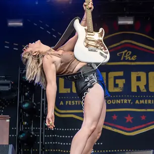 LIVE REVIEW: THE LONG ROAD FESTIVAL 2022 -  RHINESTONE STAGE - LINDSAY ELL