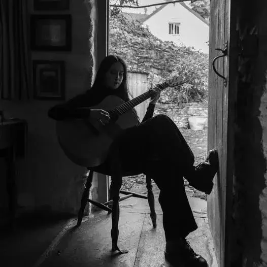 SINGLE REVIEW: TORIA WOOFF - EILEEN