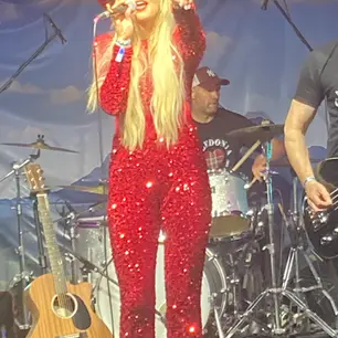 LIVE REVIEW: BUCKLE & BOOTS 2025 - THE PADDOCK STAGE - ROBYN RED
