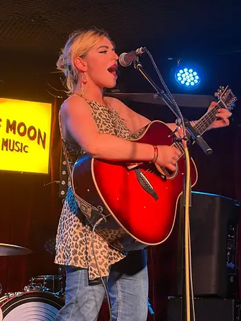LIVE REVIEW: DANNI NICHOLLS / GINA LARNER - THE HALF MOON - PUTNEY