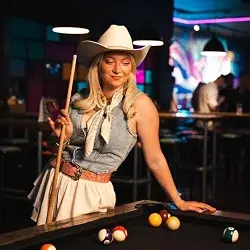 SINGLE REVIEW - LAURA BECKWITH  - PIPE DOWN