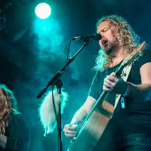 LIVE REVIEW: BUCKLE & BOOTS 2025 - MAIN STAGE & PADDOCK STAGE - GLIMTVIS