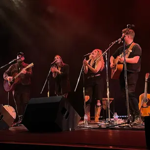 LIVE REVIEW: THE SHIRES - FIRST TIME FLYERS - WYCOMBE SWAN
