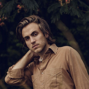NEWS:  ANDREW COMBS RETURNS SOLO LONDON / LEEDS