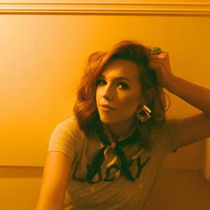 EP REVIEW: LAURA OAKES -  NASHVILLE STOLE YOUR GIRL (ACOUSTIC) 