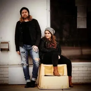 SINGLE REVIEW: GLIMTVIS - HIBERNATE