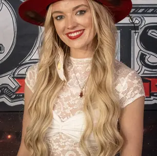 FESTIVAL PREVIEW / INTERVIEW / SINGLE REVIEW: COUNTDOWN TO COUNTRY CALLING 2026 - ROBYN RED