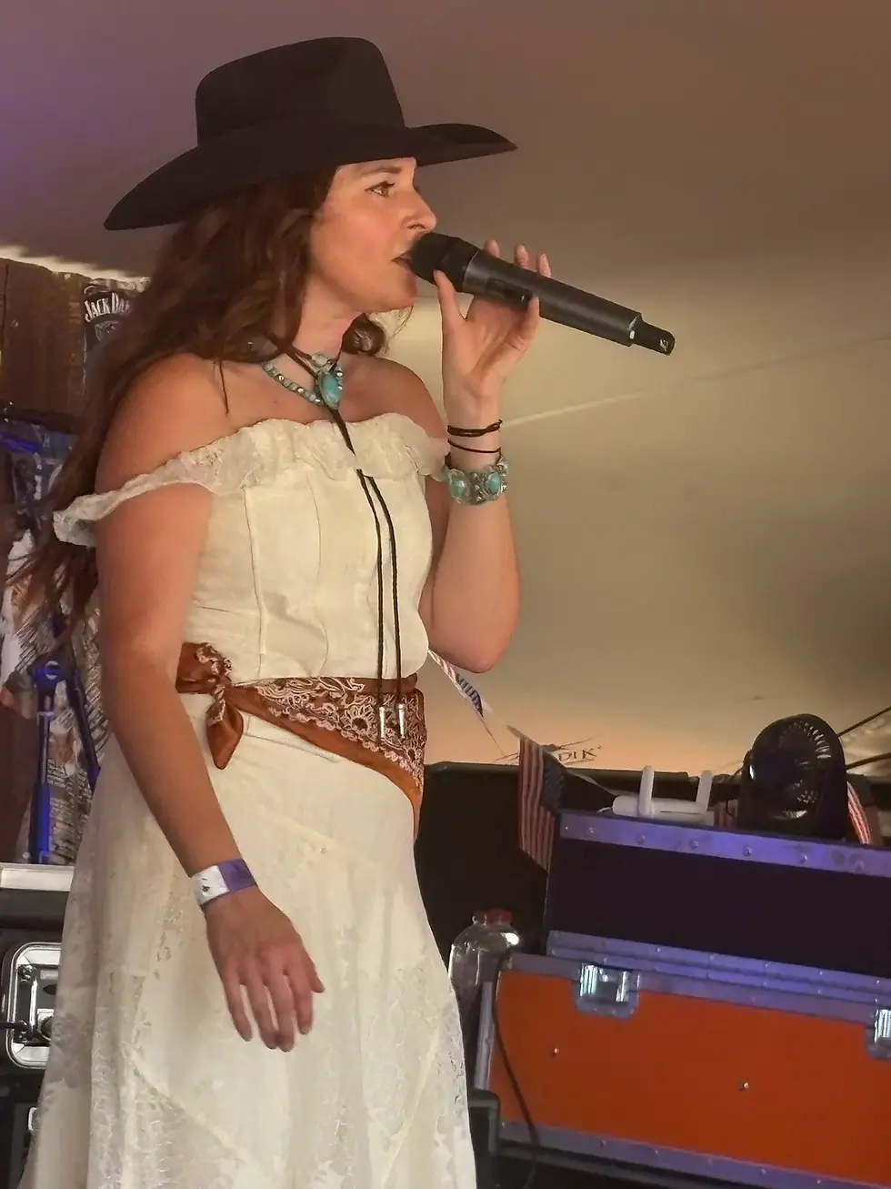 LIVE REVIEW: COUNTRY CALLING 2026 - REN JACKSON - DIVE BAR STAGE, IVORY PABLO - CAFFE NERO STAGE, HANNAH TRIM - VIP STAGE