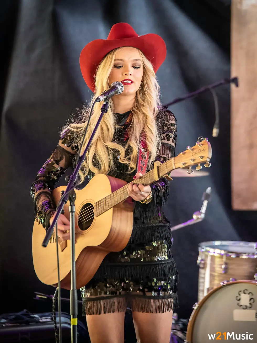LIVE REVIEW: BUCKLE & BOOTS 2023: THE PADDOCK STAGE - ROBYN RED