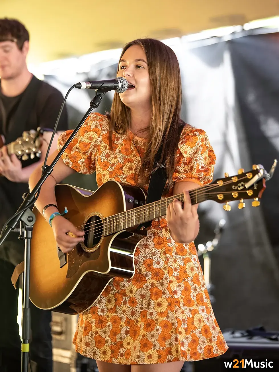 LIVE REVIEW: BUCKLE & BOOTS 2023: THE PADDOCK STAGE - NEEVE ZAHRA