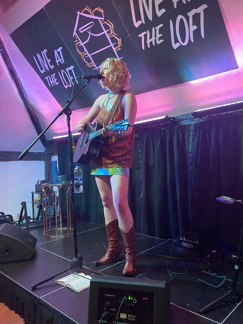 LIVE REVIEW: FLORENCE SOMMERVILLE - THE LOFT, B'HIVE CAFE  BAR - HIGH WYCOMBE
