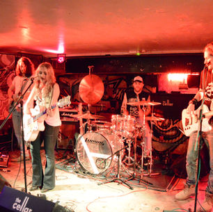 LIVE REVIEW: KATY HURT WITH FRIENDS IN THE ROUND: ELLES BAILEY, SONIA LEIGH, SHELLY FAIRCHILD - THE CELLAR BAR OXFORD