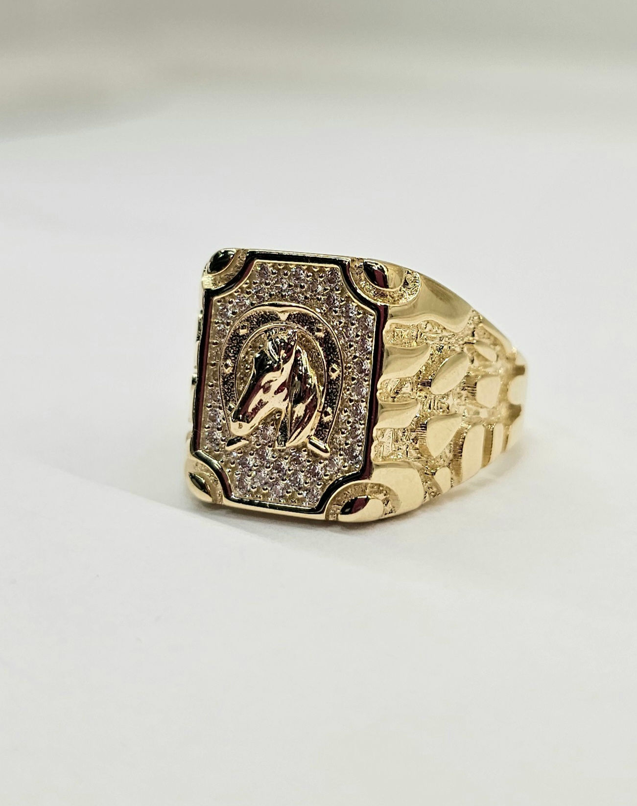 Anillo con herradura de caballo 14k 