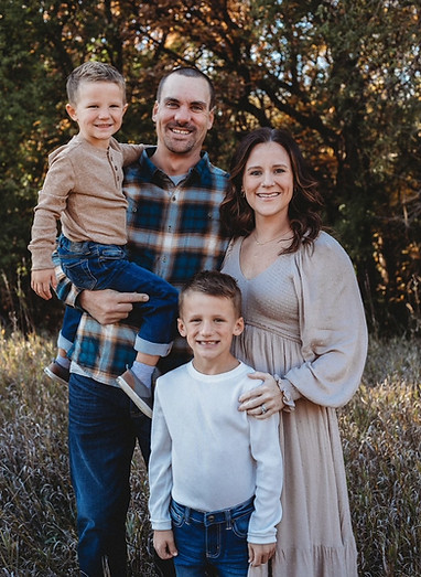 mj aire family. Husband, Wife, and three kids