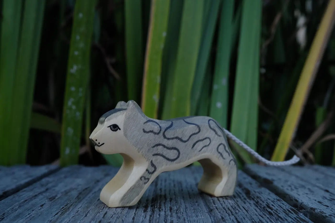 HolzWald Handmade Wooden Snow Leopard Figurine-Small