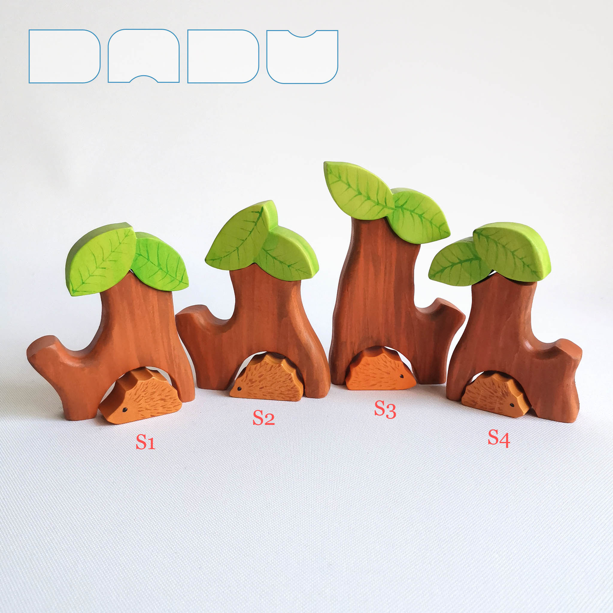 DADU Wooden Tree Trunk Hut with Leaf Roof & Wooden Hedgehog