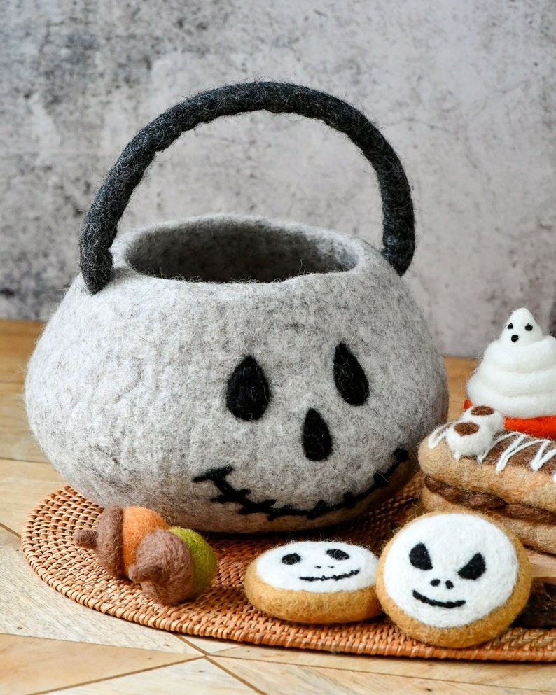 Thumbnail: Tara Treasures Felt Spooky Ghost (Trick-Or-Treat) Grazing Set