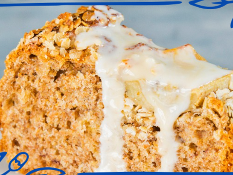 Pastel de avena horneado con textura suave y aroma a canela natural