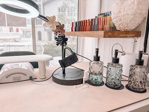 Intérieur du salon Studio Beauty-Jess avec décoration moderne et chaleureuse
