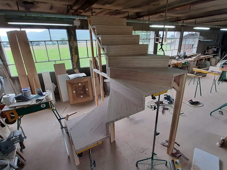 ESCALIER ET AMENAGEMENT SOUS ESCALIER EN BAUBUCHE